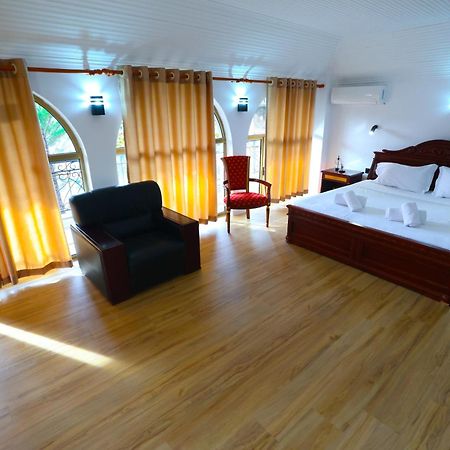 Vila Alizee Hotel Tirana Zewnętrze zdjęcie