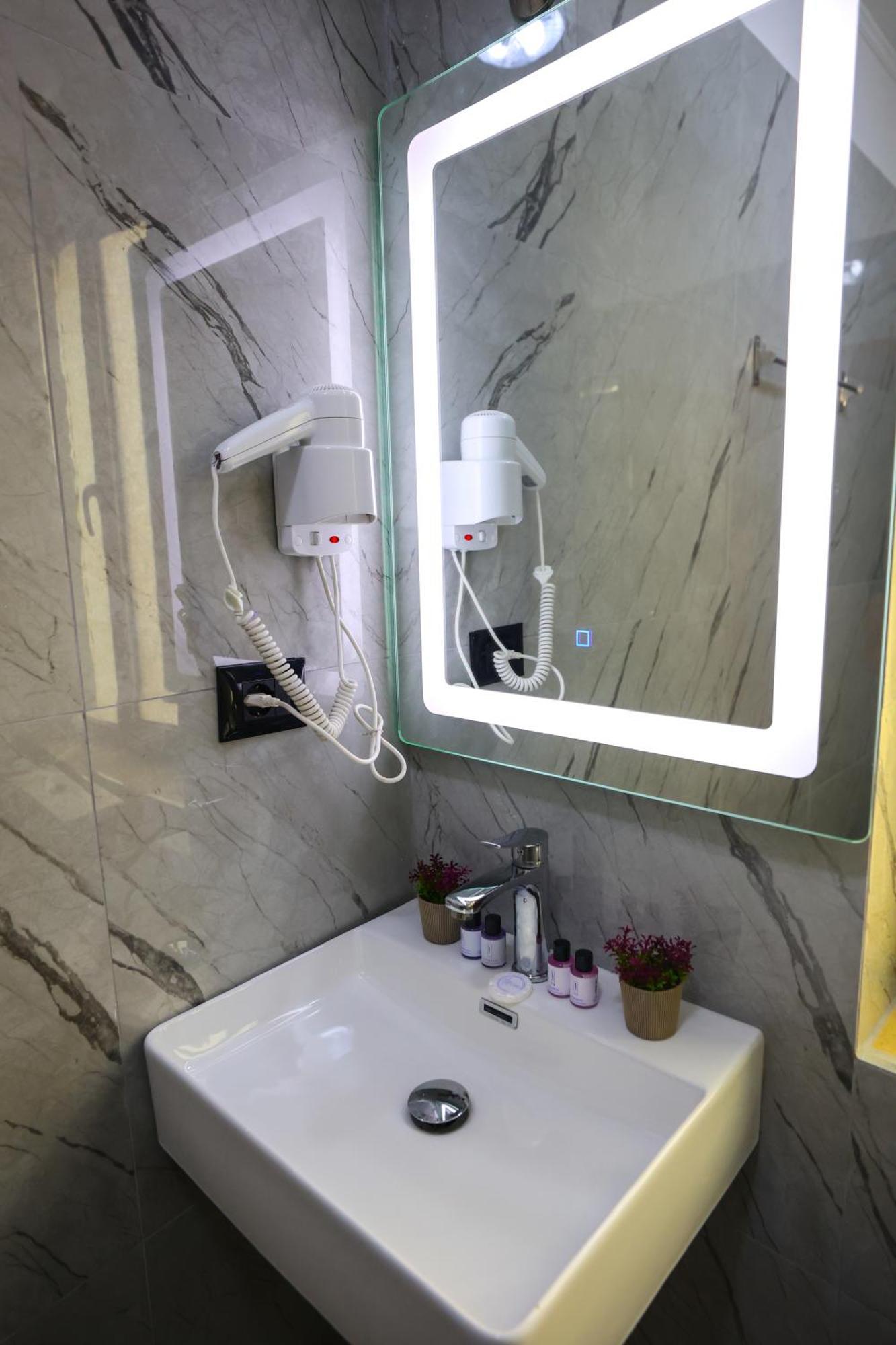 Vila Alizee Hotel Tirana Zewnętrze zdjęcie