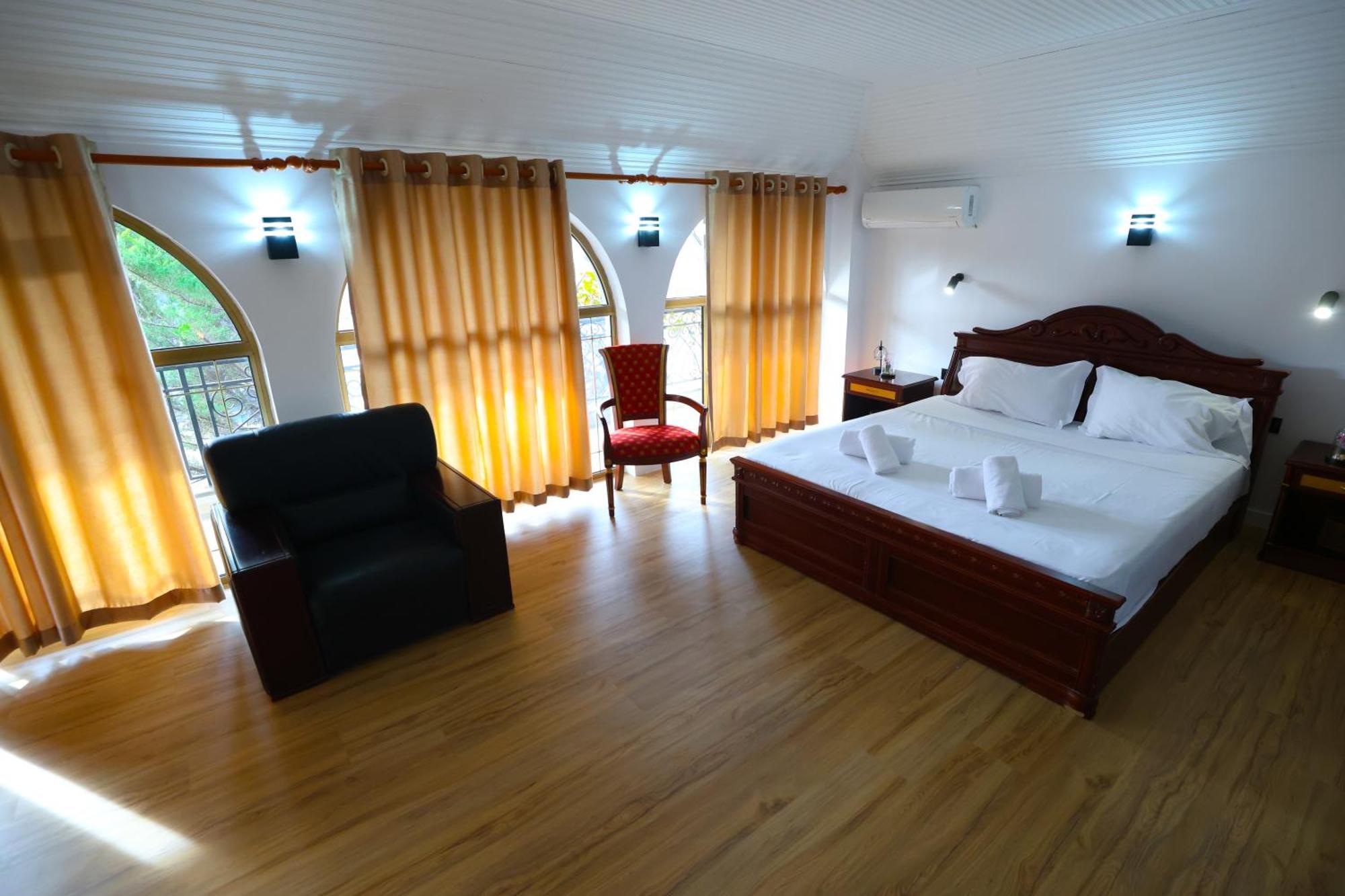Vila Alizee Hotel Tirana Zewnętrze zdjęcie