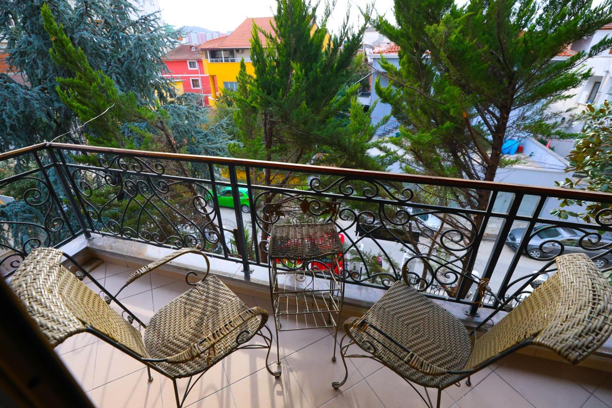 Vila Alizee Hotel Tirana Zewnętrze zdjęcie