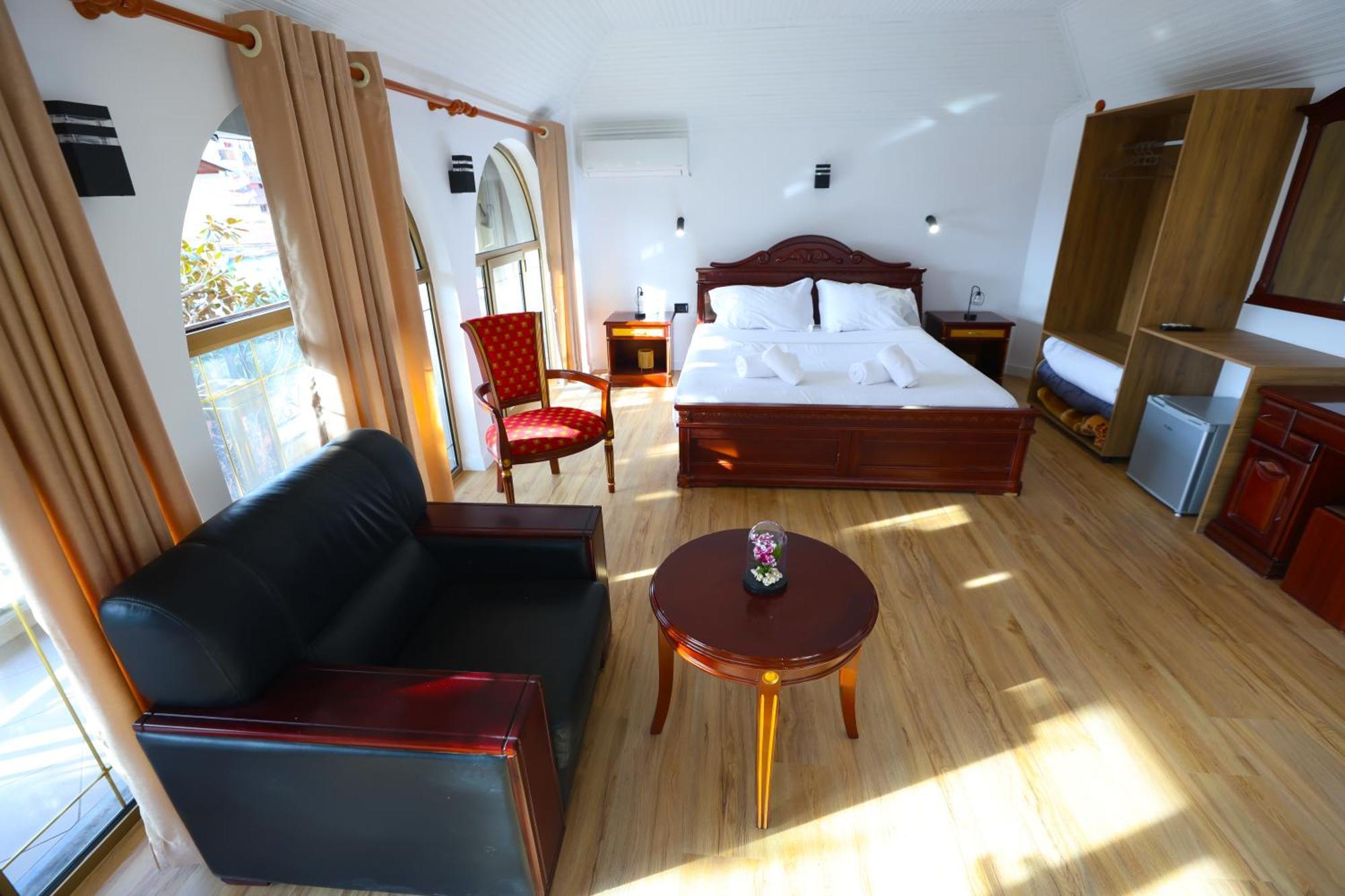 Vila Alizee Hotel Tirana Zewnętrze zdjęcie