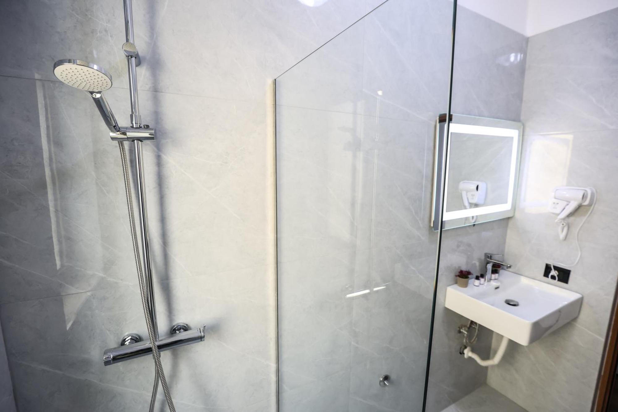 Vila Alizee Hotel Tirana Zewnętrze zdjęcie
