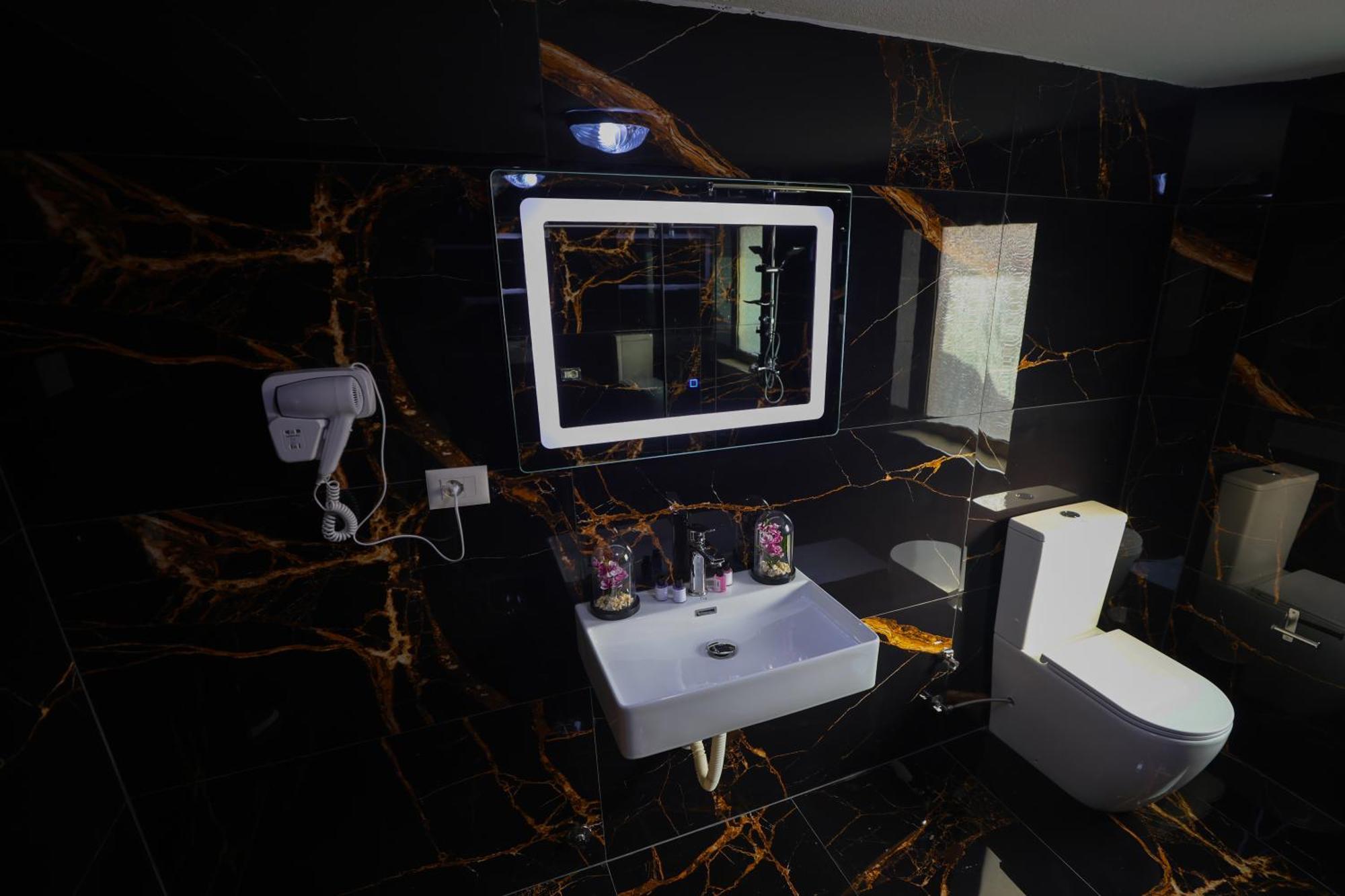 Vila Alizee Hotel Tirana Zewnętrze zdjęcie